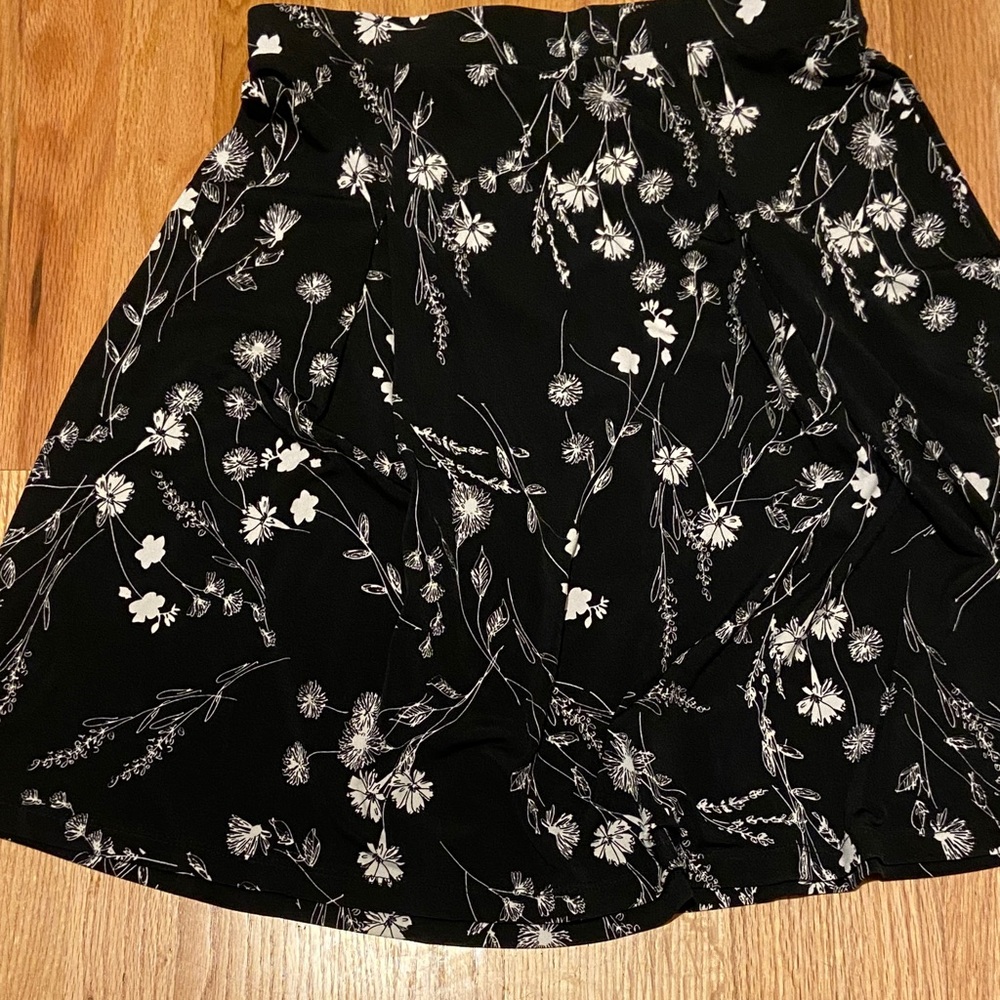 Gilli Black and White Floral A-Line Skirt